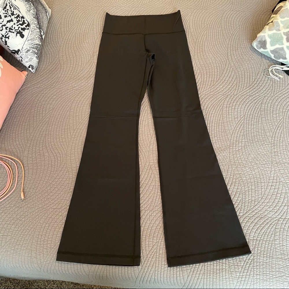 Lululemon Black Groove Pant II EUC Size 6 Regular
